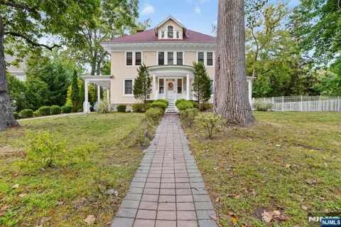 285 Maple Street