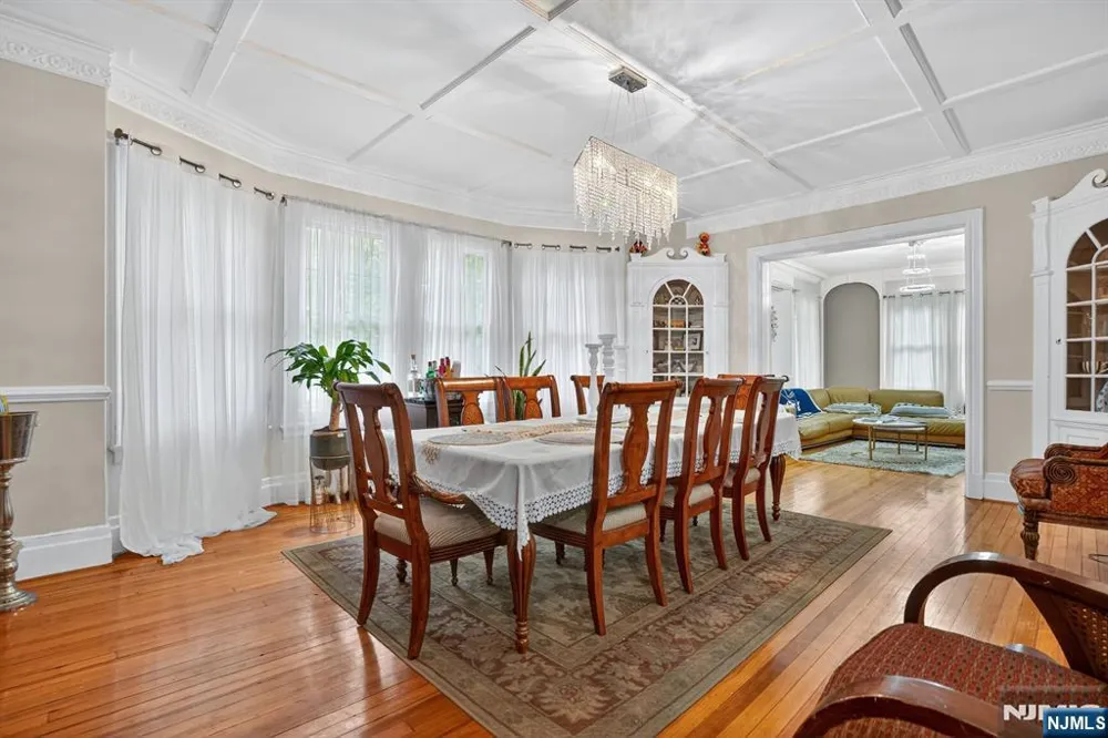 285 Maple Street Englewood, NJ 07631
