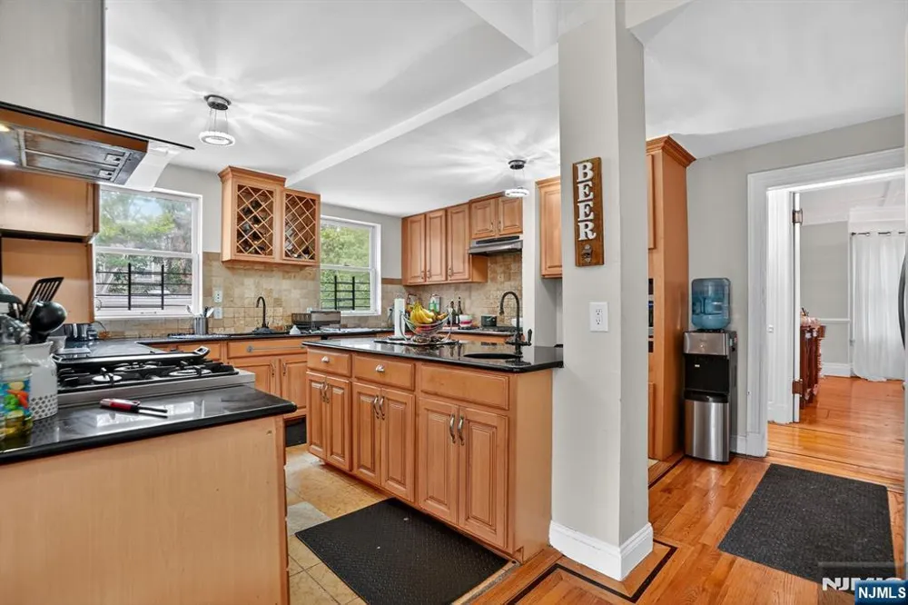 285 Maple Street Englewood, NJ 07631