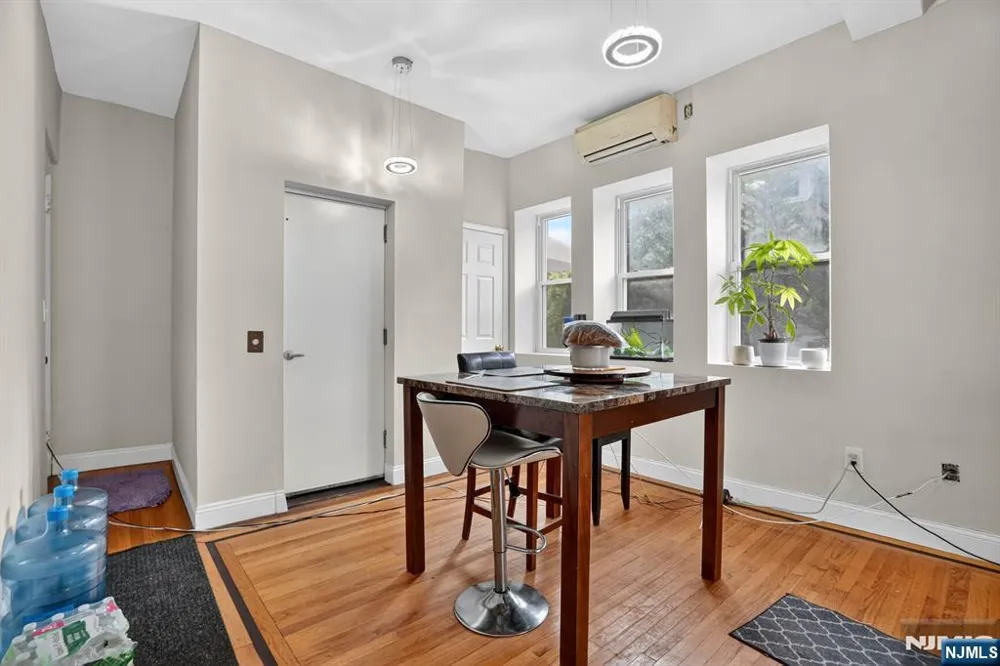 285 Maple Street Englewood, NJ 07631