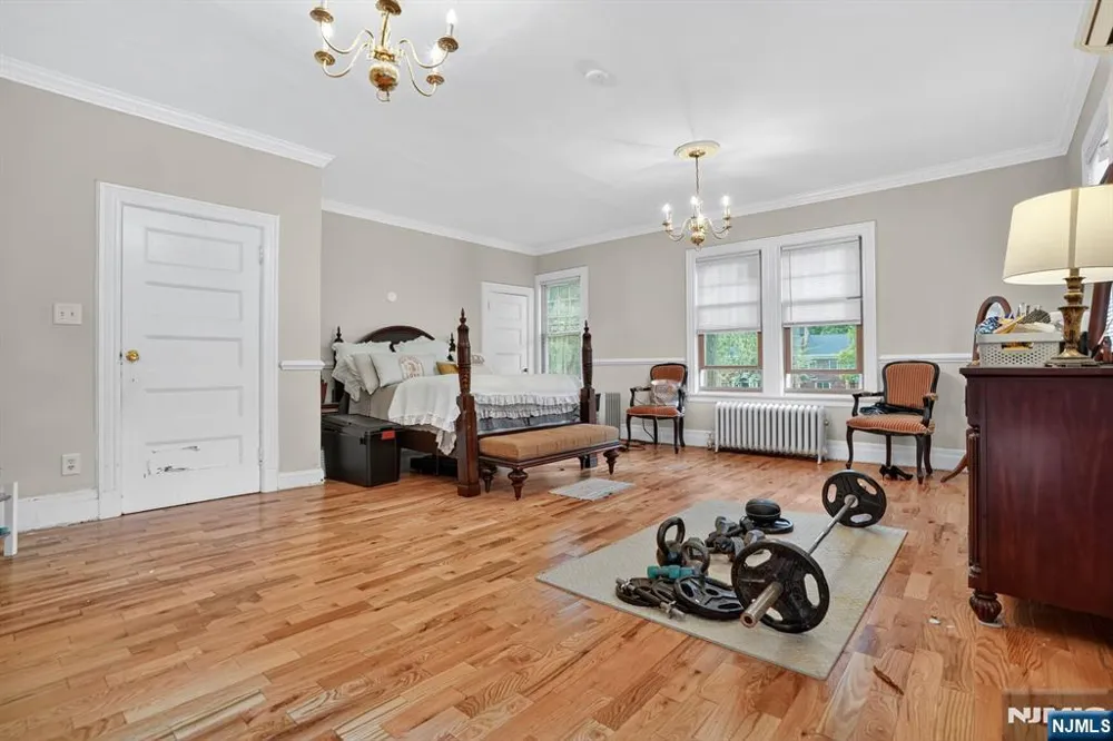 285 Maple Street Englewood, NJ 07631