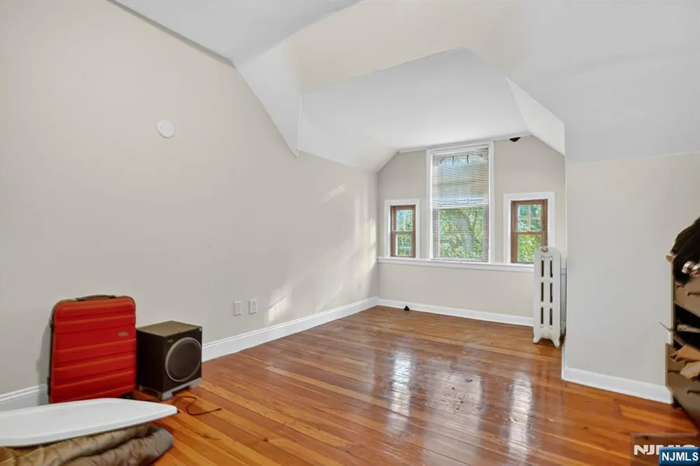 285 Maple Street Englewood, NJ 07631