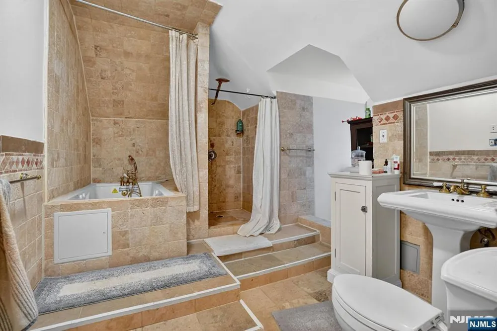 285 Maple Street Englewood, NJ 07631