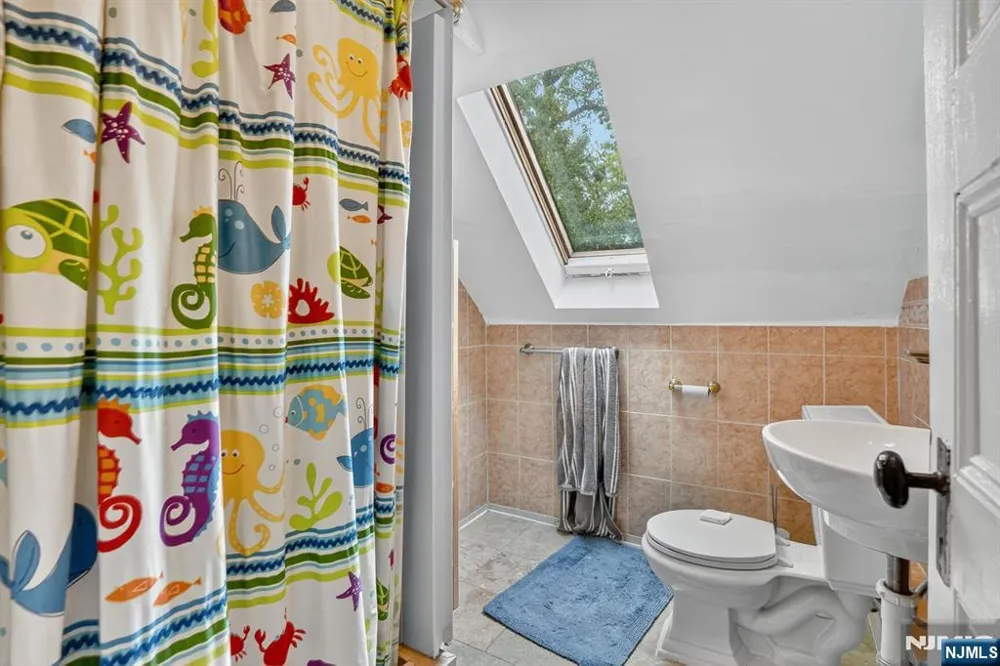 285 Maple Street Englewood, NJ 07631