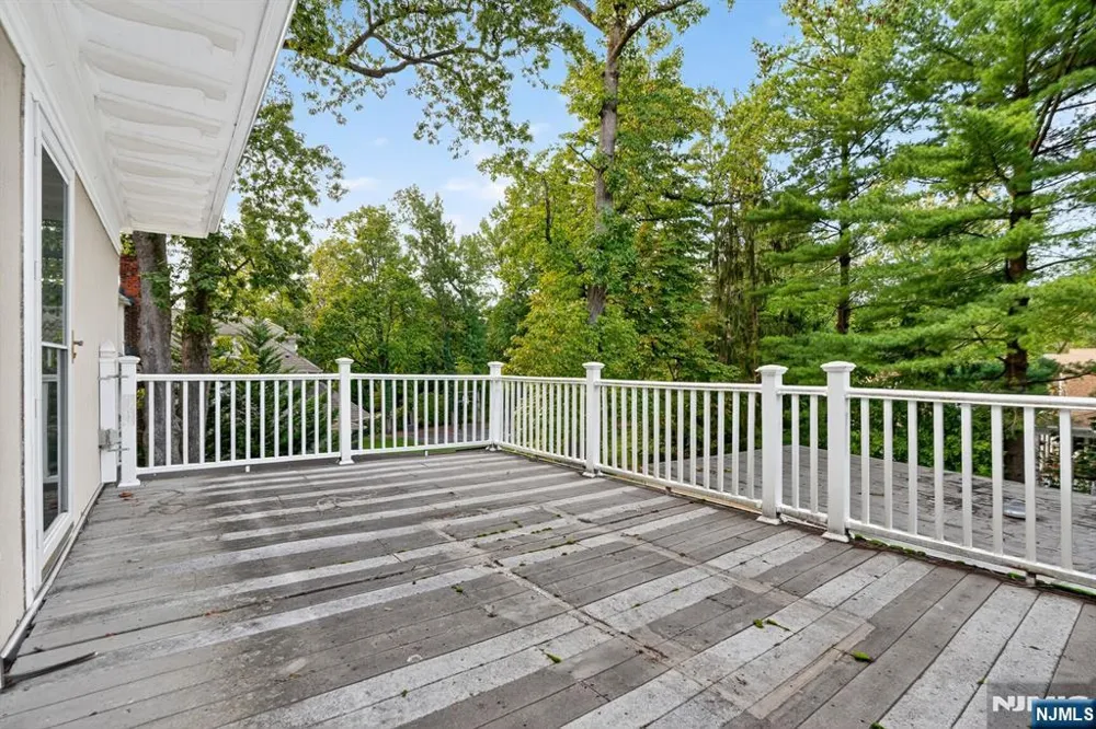 285 Maple Street Englewood, NJ 07631