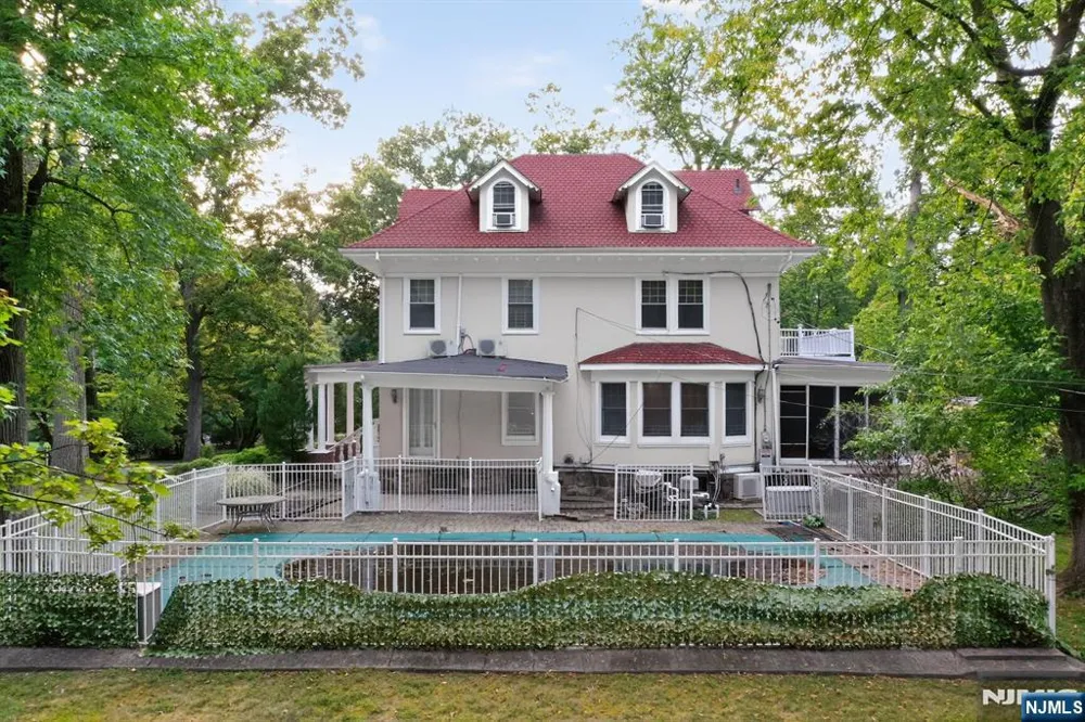 285 Maple Street Englewood, NJ 07631
