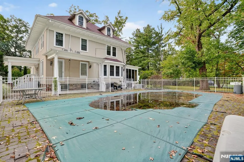 285 Maple Street Englewood, NJ 07631