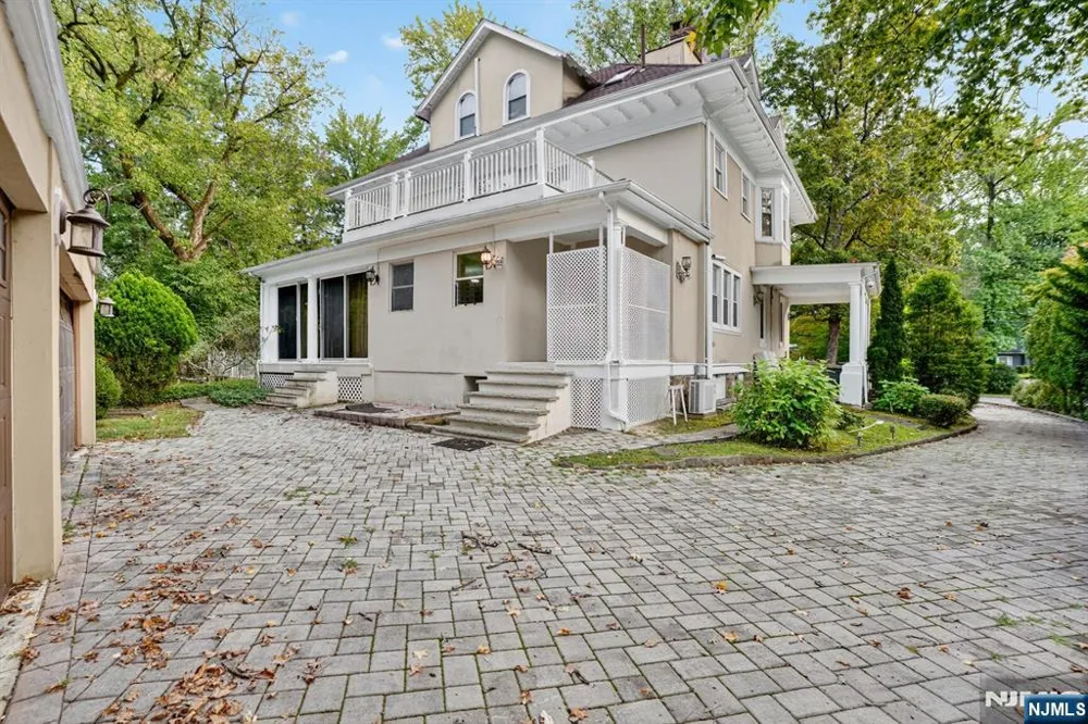 285 Maple Street Englewood, NJ 07631
