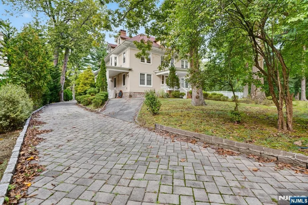285 Maple Street Englewood, NJ 07631