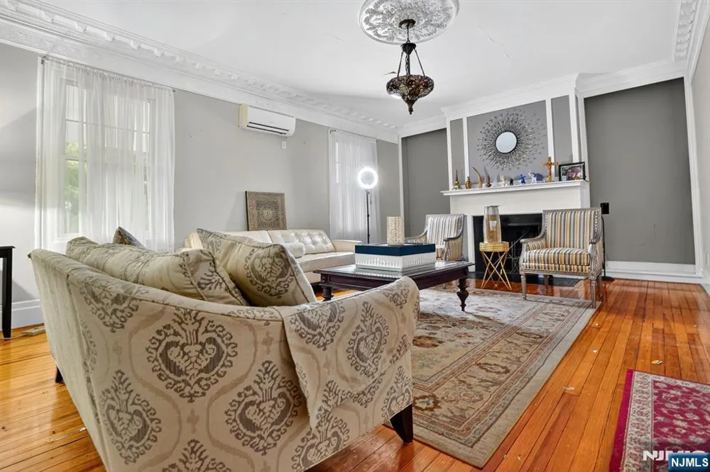 285 Maple Street Englewood, NJ 07631