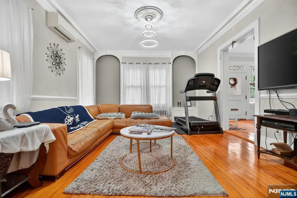 285 Maple Street Englewood, NJ 07631