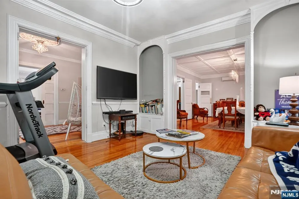 285 Maple Street Englewood, NJ 07631