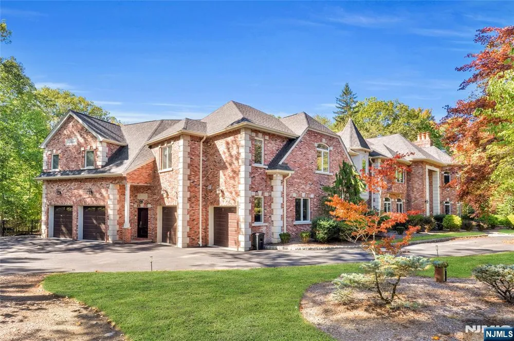 14 Werimus Brook Road Saddle River, NJ 07458