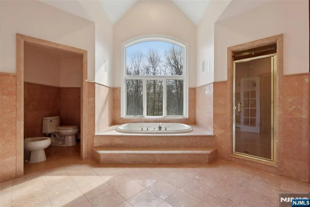 14 Werimus Brook Road Saddle River, NJ 07458