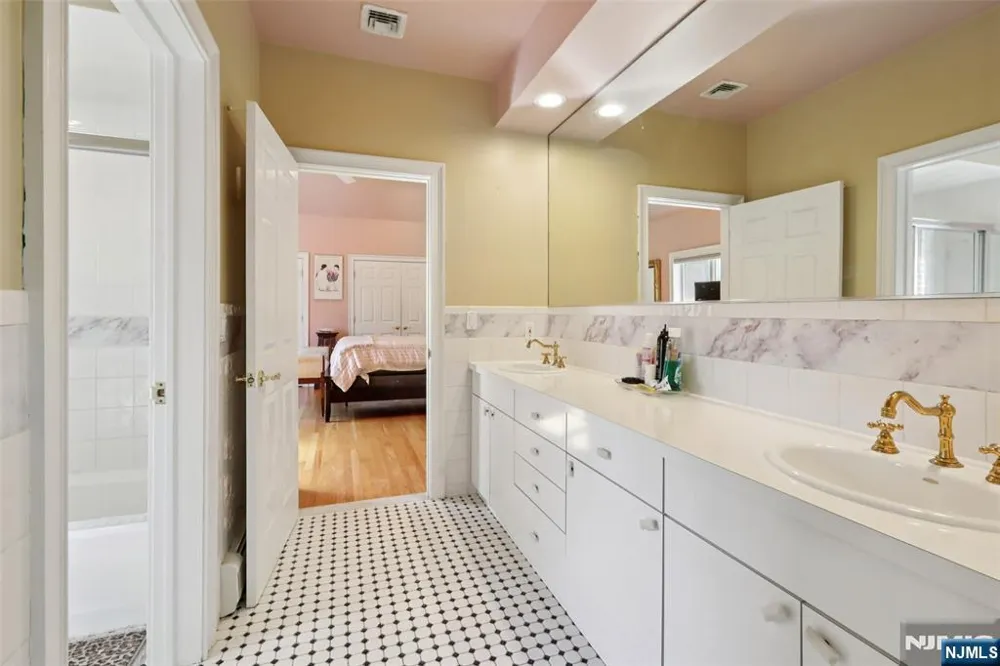 14 Werimus Brook Road Saddle River, NJ 07458