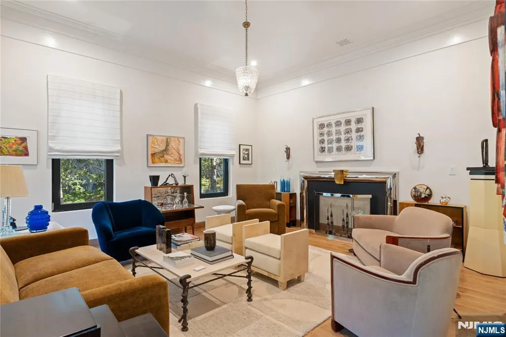 48 Pleasant Avenue Upper Saddle River, NJ 07458
