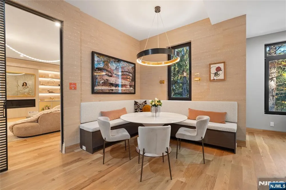 48 Pleasant Avenue Upper Saddle River, NJ 07458