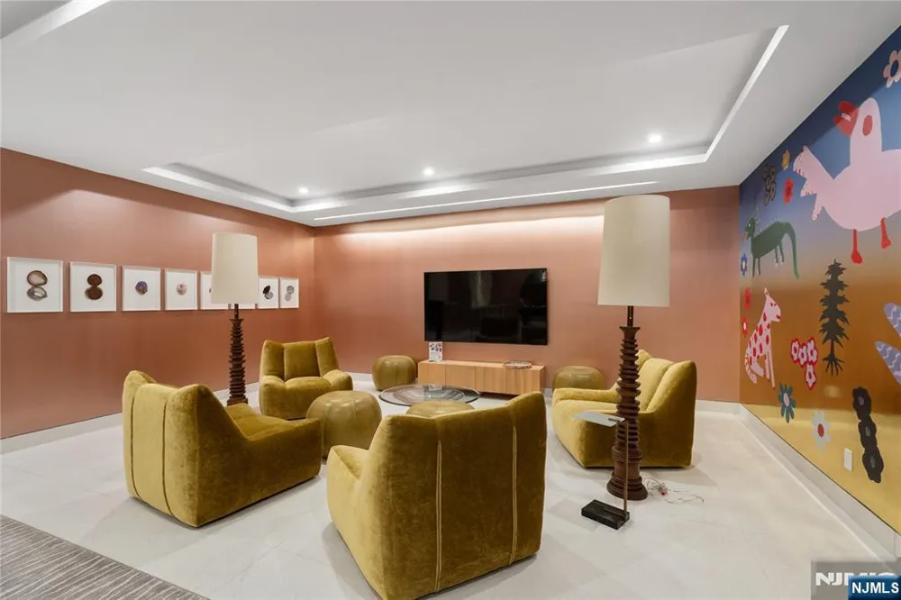 48 Pleasant Avenue Upper Saddle River, NJ 07458