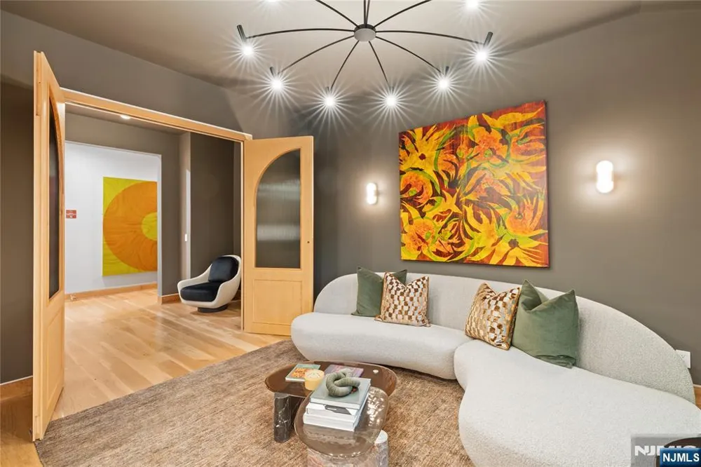 48 Pleasant Avenue Upper Saddle River, NJ 07458