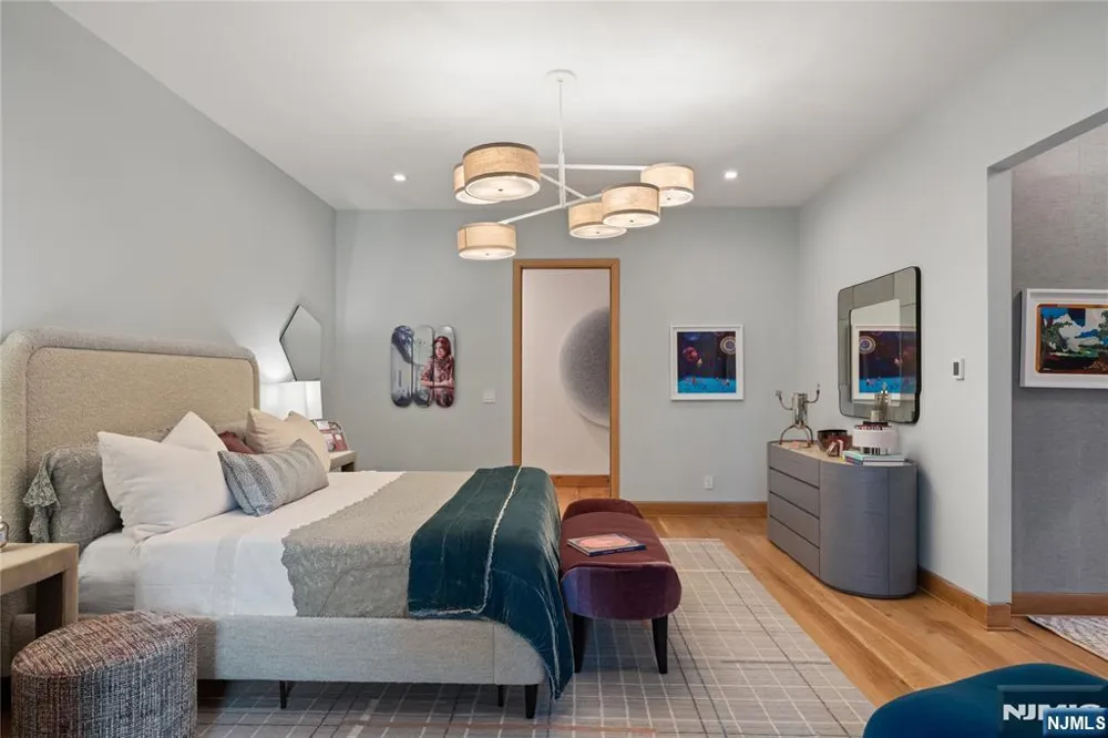 48 Pleasant Avenue Upper Saddle River, NJ 07458