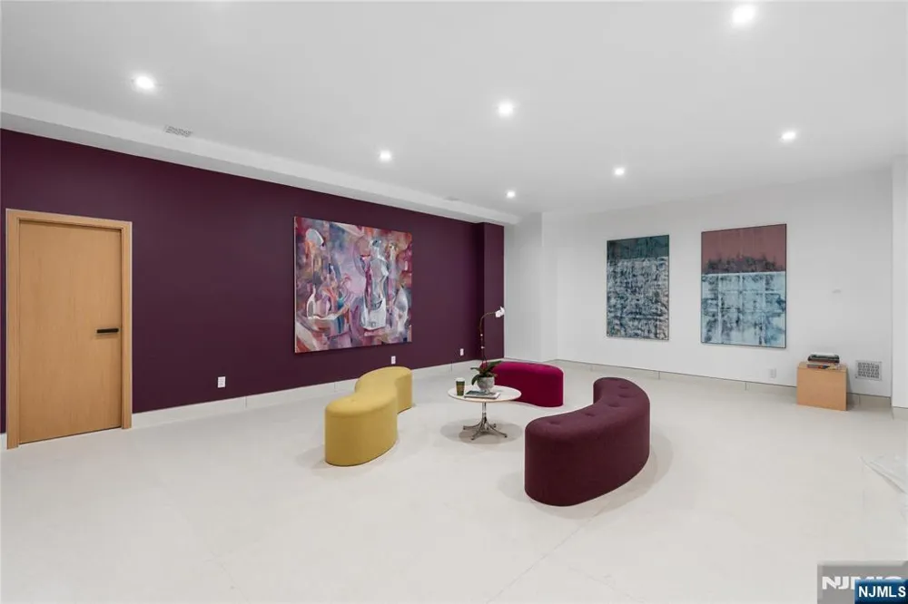 48 Pleasant Avenue Upper Saddle River, NJ 07458