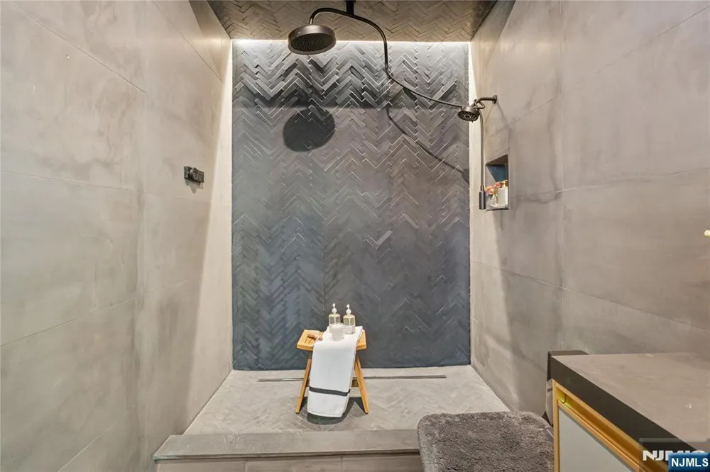 48 Pleasant Avenue Upper Saddle River, NJ 07458