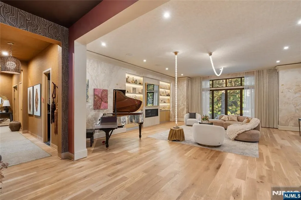 48 Pleasant Avenue Upper Saddle River, NJ 07458