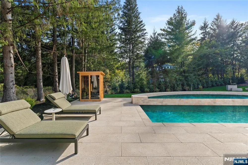 48 Pleasant Avenue Upper Saddle River, NJ 07458
