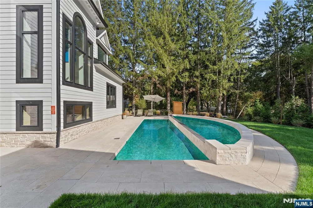 48 Pleasant Avenue Upper Saddle River, NJ 07458