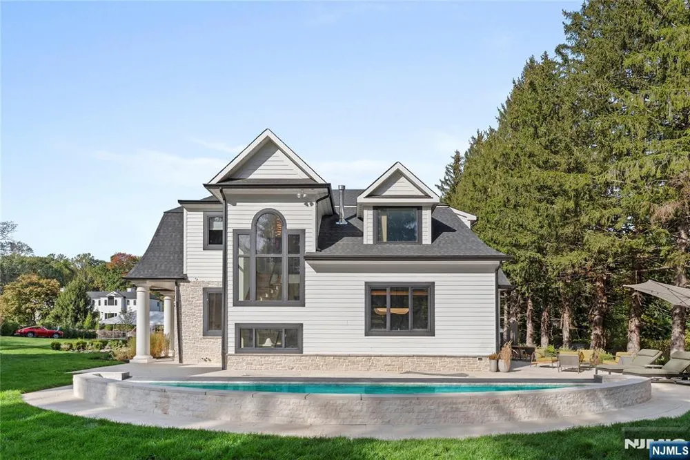 48 Pleasant Avenue Upper Saddle River, NJ 07458