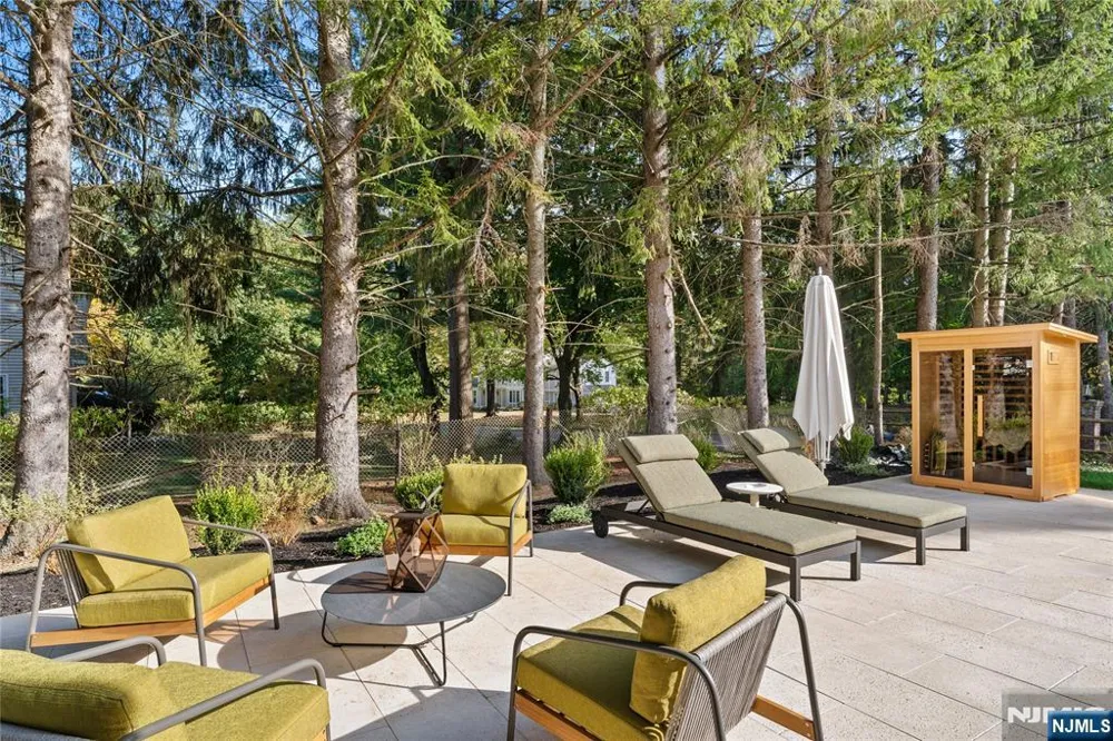 48 Pleasant Avenue Upper Saddle River, NJ 07458