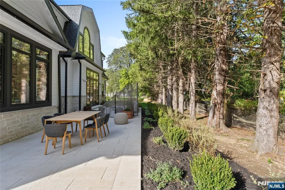 48 Pleasant Avenue Upper Saddle River, NJ 07458