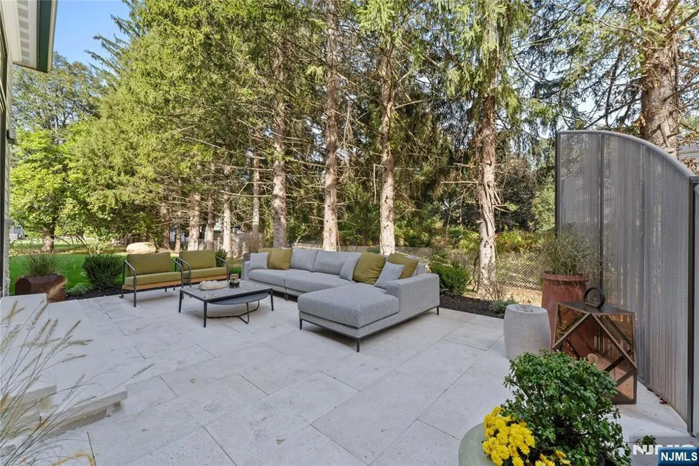 48 Pleasant Avenue Upper Saddle River, NJ 07458