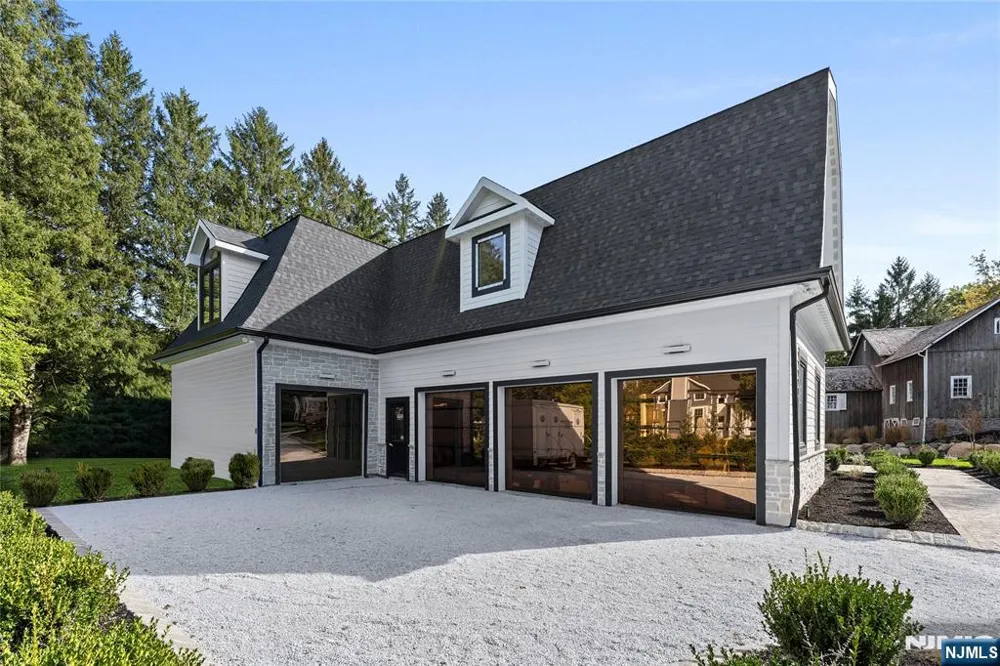 48 Pleasant Avenue Upper Saddle River, NJ 07458