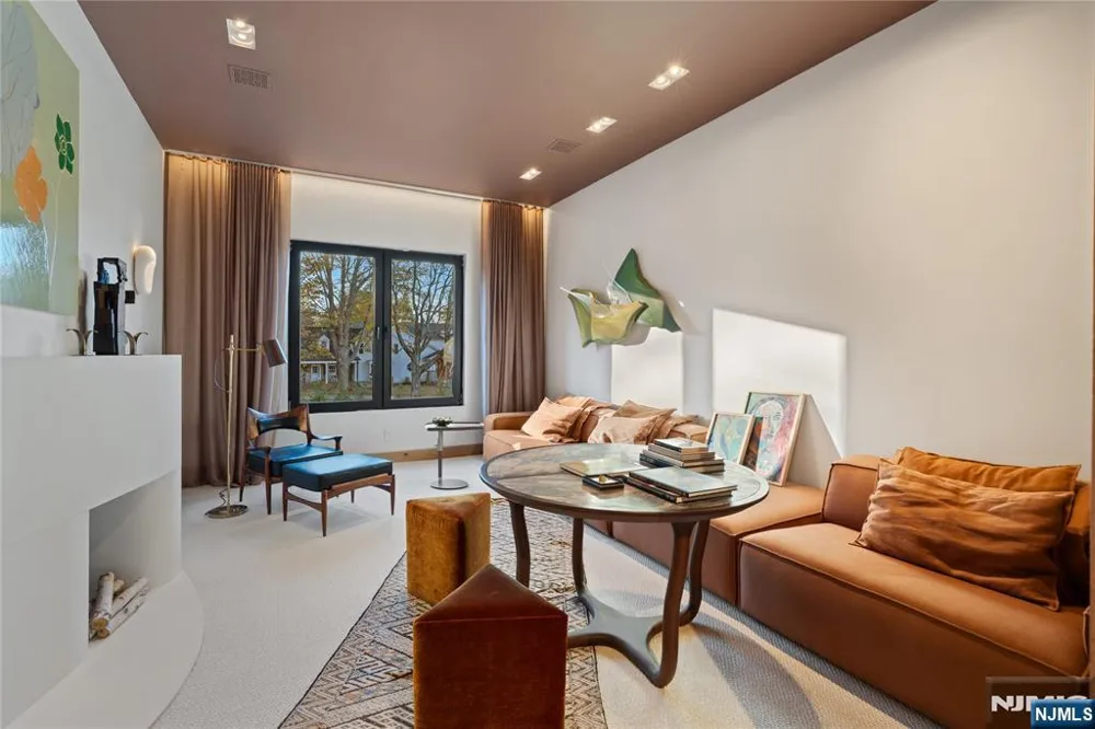 48 Pleasant Avenue Upper Saddle River, NJ 07458