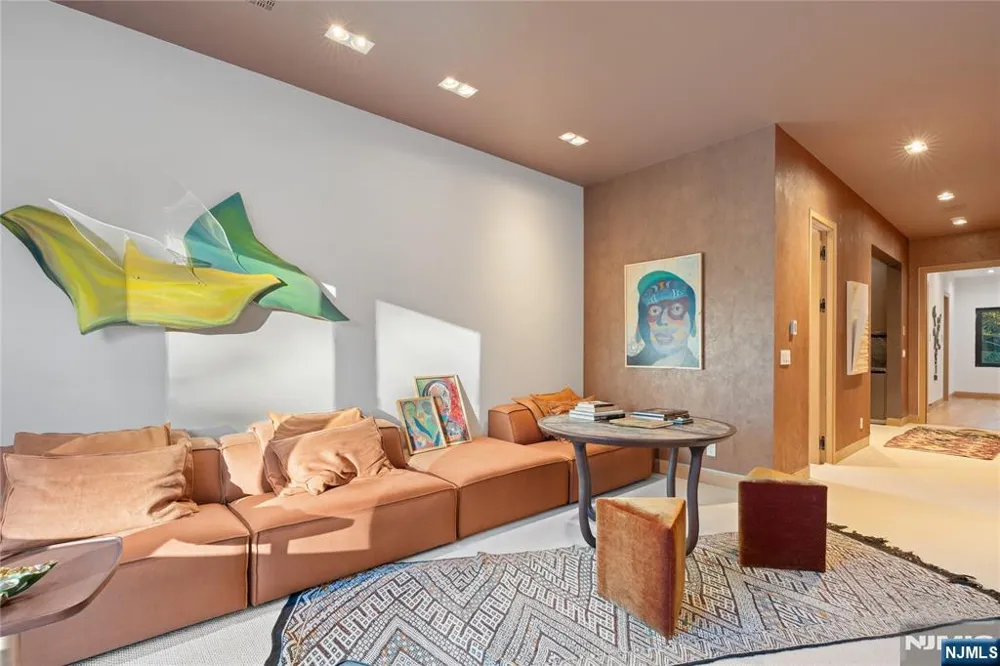 48 Pleasant Avenue Upper Saddle River, NJ 07458