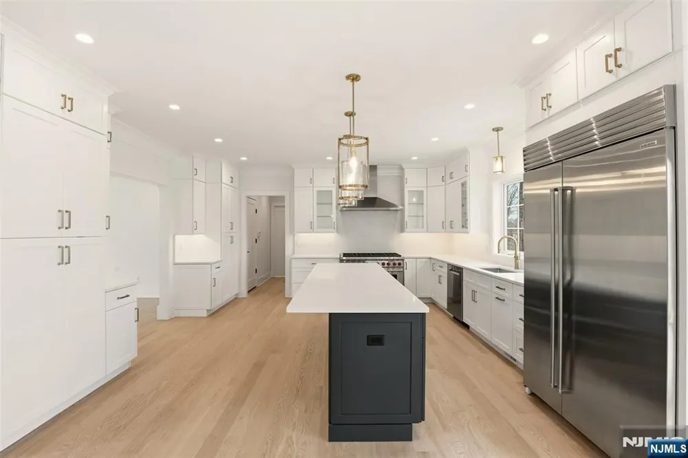 26 Huff Terrace Montvale, NJ 07645