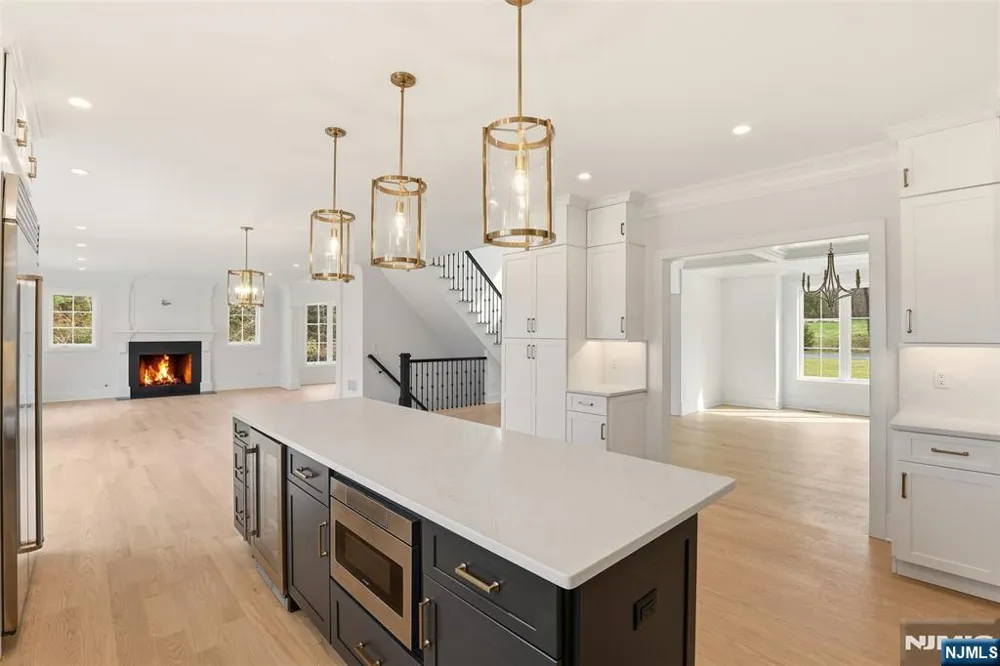 26 Huff Terrace Montvale, NJ 07645