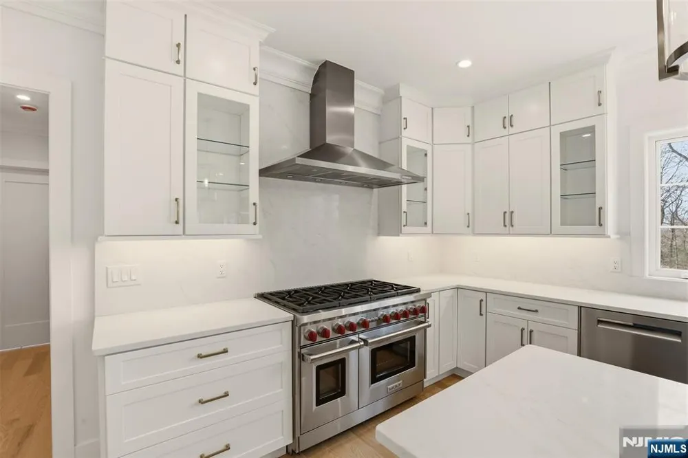 26 Huff Terrace Montvale, NJ 07645