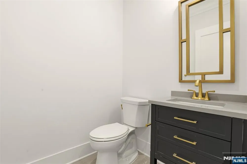 26 Huff Terrace Montvale, NJ 07645