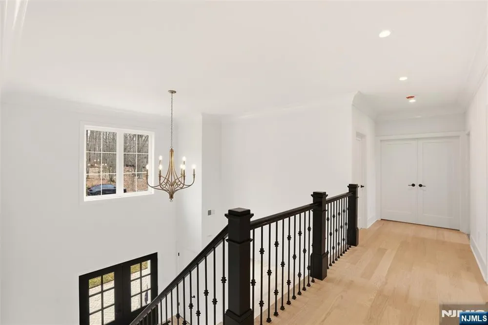 26 Huff Terrace Montvale, NJ 07645