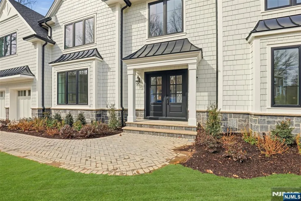 26 Huff Terrace Montvale, NJ 07645