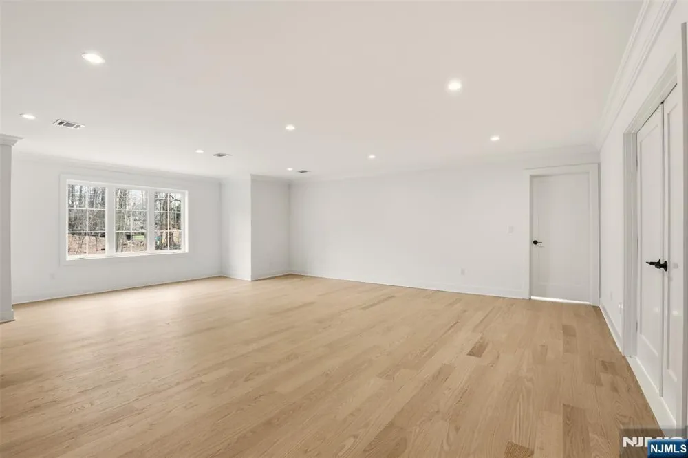 26 Huff Terrace Montvale, NJ 07645
