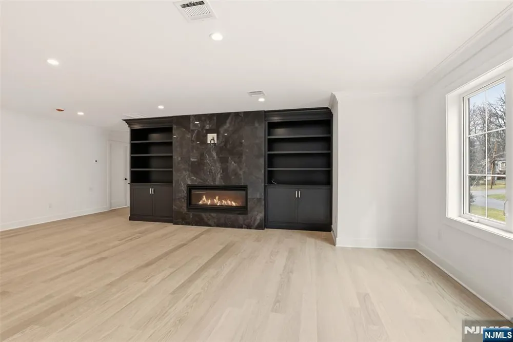 26 Huff Terrace Montvale, NJ 07645