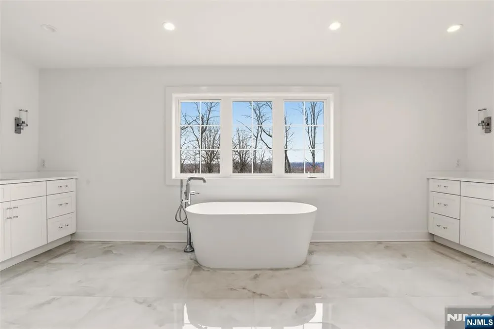 26 Huff Terrace Montvale, NJ 07645