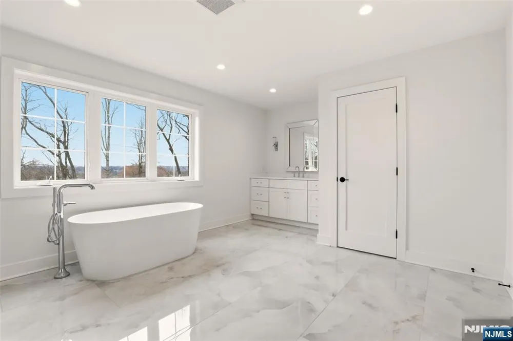 26 Huff Terrace Montvale, NJ 07645
