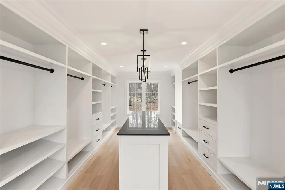 26 Huff Terrace Montvale, NJ 07645