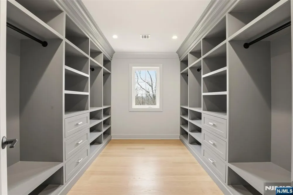 26 Huff Terrace Montvale, NJ 07645