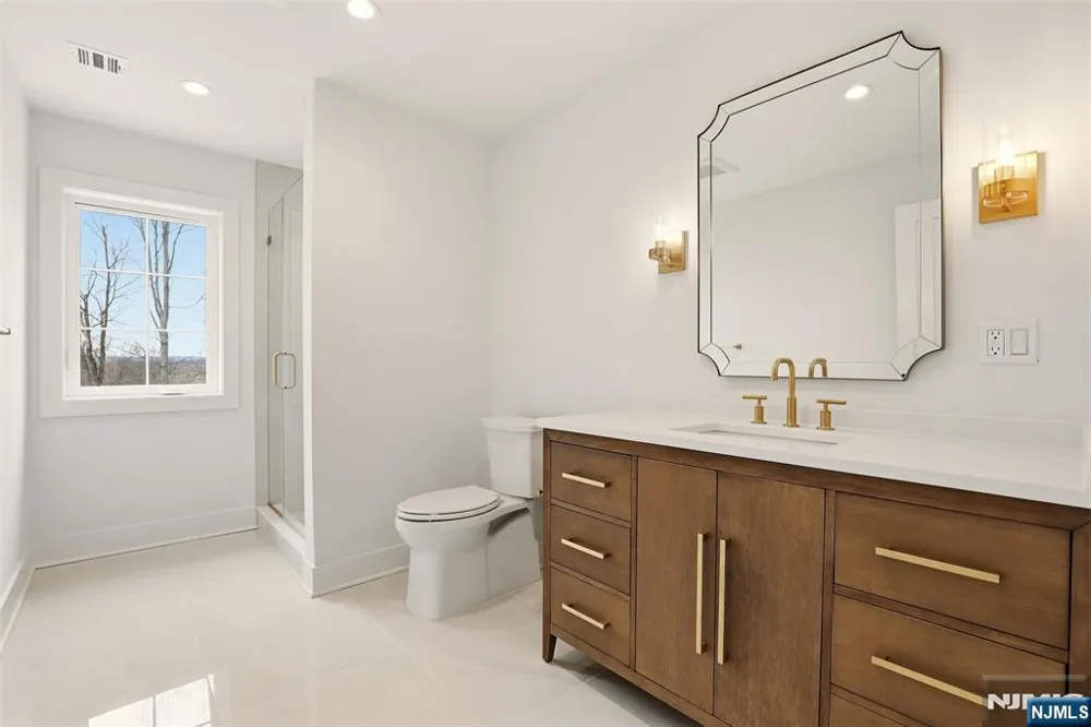 26 Huff Terrace Montvale, NJ 07645