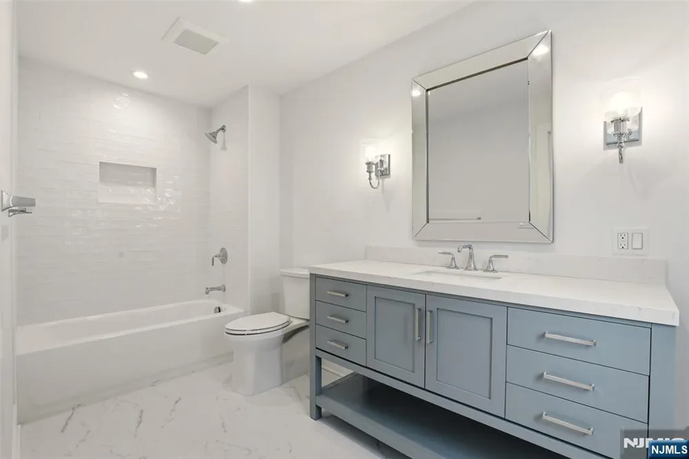26 Huff Terrace Montvale, NJ 07645
